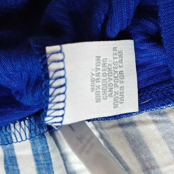 RELATIVITY Womans Blue V Neck‎ Top PXL - Picture 7 of 7